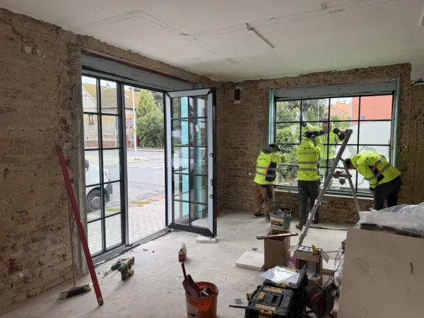 Dodávka velkoformátových oken, komerční prostor