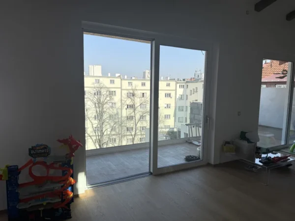 Dodávka a&nbsp;instalace HS-portálu, bytový dům